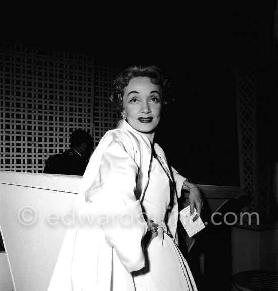 Marlene Dietrich on her way to dinner at the club Sporting d\'Eté in Monte Carlo in 1954. - Photo by Edward Quinn