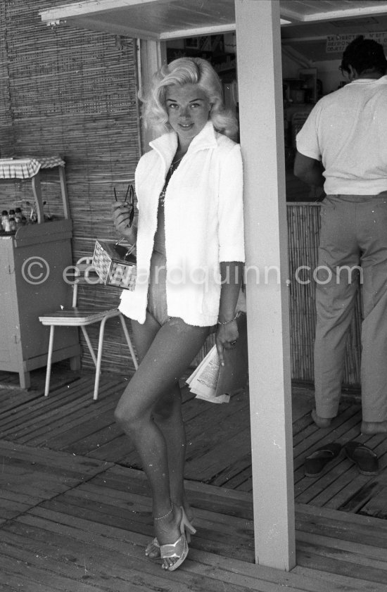 Diana Dors. Cannes 1957. - Photo by Edward Quinn