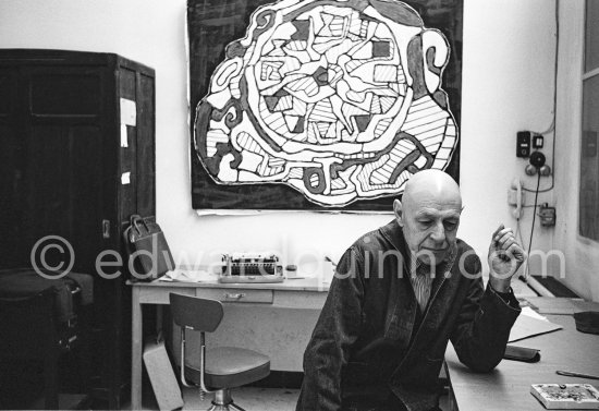Jean Dubuffet with his painting "Pendule IV (Flamboiement de l\'heure)" at his studio in Vence 1966. - Photo by Edward Quinn