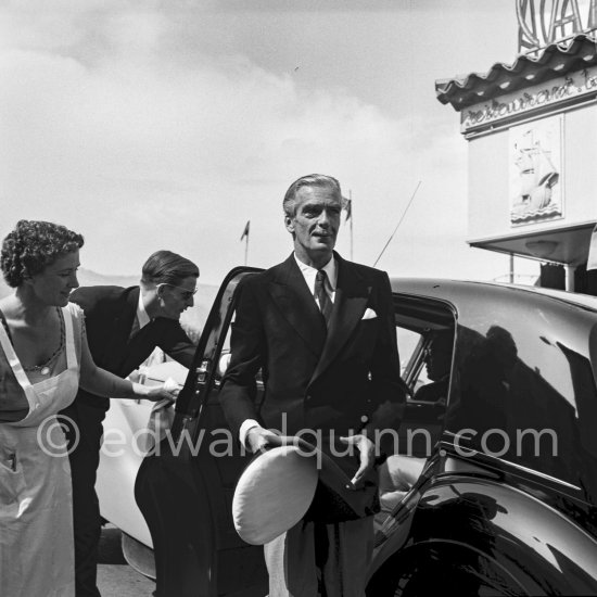 English Prime Minister Sir Anthony Eden. Resaurant Cappa, near Villefranche 1953. Car: Bentley Mark VI, Chassis-Nr. #B158LJ. Near Vallauris 1953. Detailed info on this car by expert Klaus-Josef Rossfeldt see About/Additional Infos. - Photo by Edward Quinn