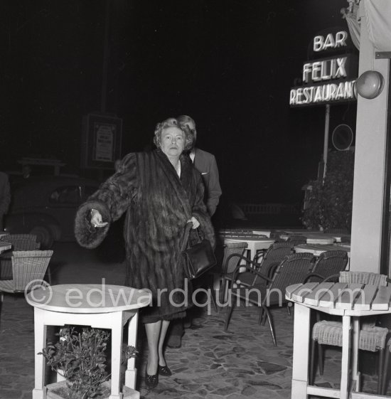 Nadejda Mountbatten, Marchioness of Milford Haven, aunt of Prince Philip, Duke of Edinburg, after a dinner at the famous restaurant "Felix". Cannes 1955. - Photo by Edward Quinn