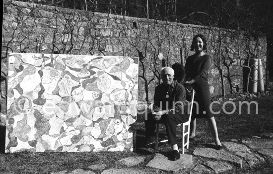 Max Ernst and Dorothea Tanning in the garden of their home with "La fête à Seillans", 1964. Seillans 1966. - Photo by Edward Quinn