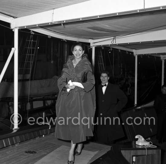 Margot Fonteyn and dancer Michael Somes, leaving Onassis\' yacht Christina. Monte Carlo 1956. - Photo by Edward Quinn