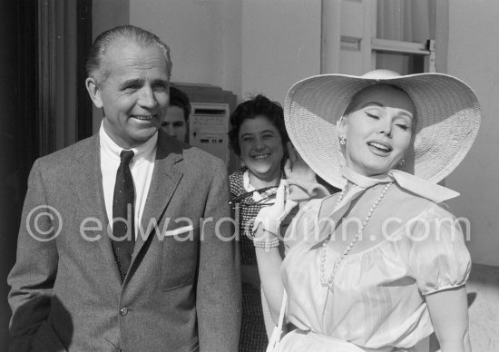 Zsa Zsa Gabor with her current boyfriend, millionaire Hal Hayes. Antibes 1959. - Photo by Edward Quinn