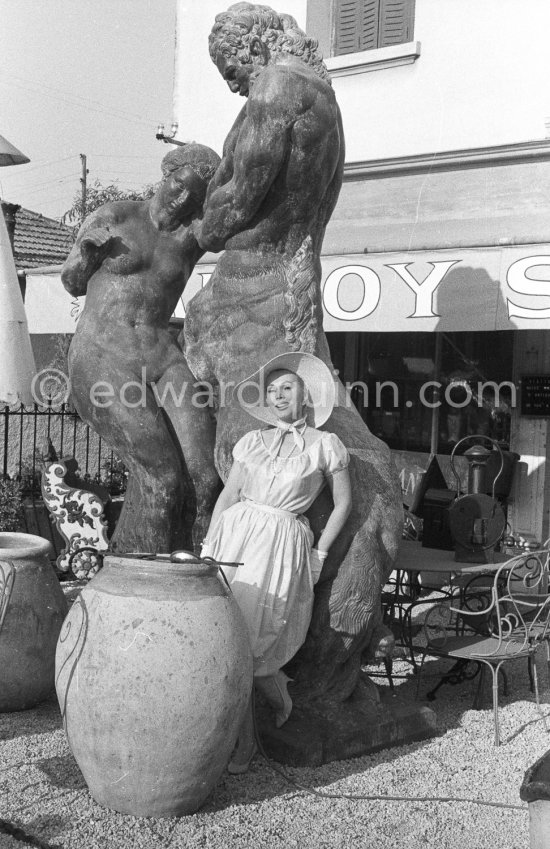 Zsa Zsa Gabor, outside an antique dealer\'s shop, Antibes 1959. - Photo by Edward Quinn