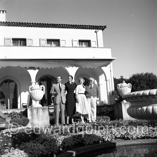 Zsa Zsa Gabor, Earl Blackwell, Prince Aga Khan and the Begum. Villa Yakymour, Le Cannet 1953. - Photo by Edward Quinn