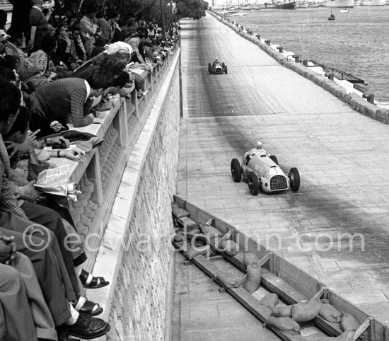 Raymond Sommer, (42) Ferrari 125, behind him Luigi Villoresi, (38) Ferrari 125. Monaco Grand Prix 1950. - Photo by Edward Quinn