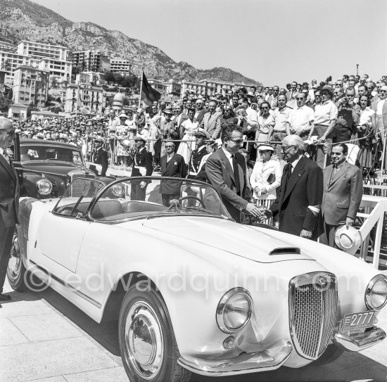 Prince Rainier greeting the Commissaire Générale, Jean Bonavia, before his parade lap before the start of the Monaco Grand Prix on 25th May 1955. Cars: Lancia Aurelia B24 Spider America Cabriolet 1955, Mercedes-Benz 300c W186 ("Adenauer-Mercedes") - Photo by Edward Quinn