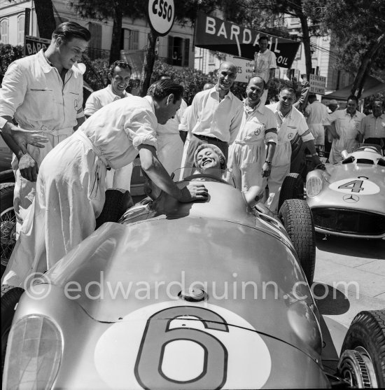 Mercedes machanics with Bella Darvi, who had a leading role in the film "The Racers", in the Mercedes-Benz W 196 (6) of Stirling Moss. Behind it Mercedes-Benz W 196 of André Simon. Monaco Grand Prix 1955. - Photo by Edward Quinn