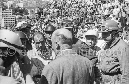 Driver\'s briefing by Antony Noghès. From left Maurice Trintignant, Peter Collins, Wolfgang von Trips, Stirling Moss, Jack Brabham, Mike Hawthorn, Stewart Lewis-Evans, Ivor Bueb. Monaco Grand Prix 1957. - Photo by Edward Quinn