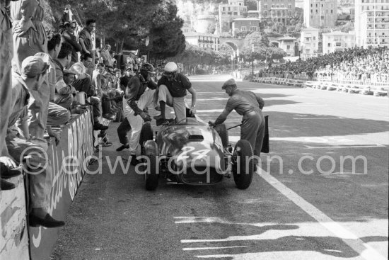 Wolfgang von Trips and Mike Hawthorn change the car (24) Ferrari 80I after 92 laps. Monaco Grand Prix 1957. - Photo by Edward Quinn