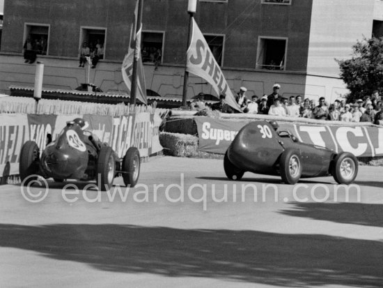 Tony Brooks, (30) Vanwall VW10, Mike Hawthorn, (38) Ferrari Dino 246. Monaco Grand Prix 1958. - Photo by Edward Quinn