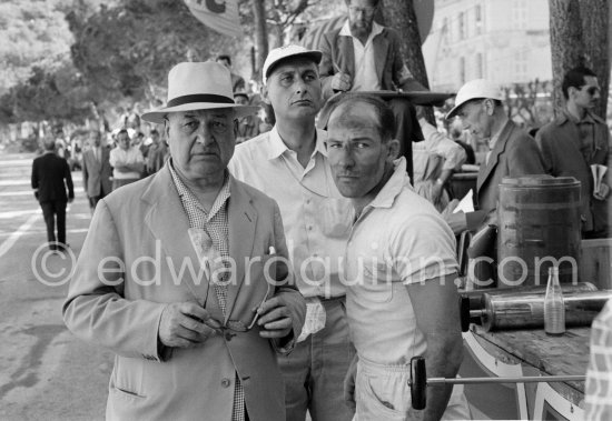 Stirling Moss, (28) Vanwall VW7 and Tony Vandervell (white hat). Monaco Grand Prix 1958. - Photo by Edward Quinn