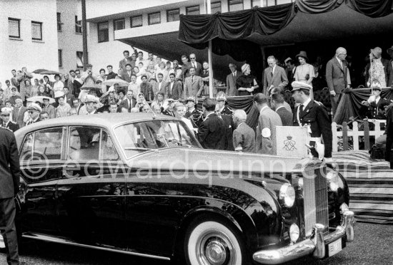 Prince Rainier and Princess Grace arrive. Monaco Grand Prix 1960. - Photo by Edward Quinn