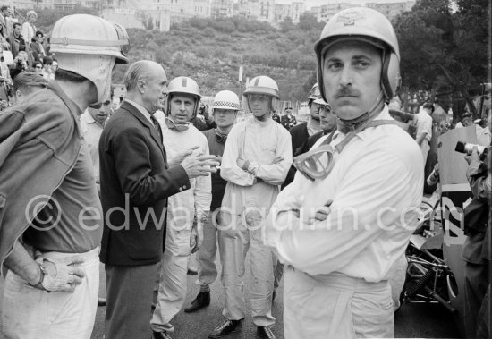 Formula Junior driver briefing by Louis Chiron. Monaco 1962. - Photo by Edward Quinn