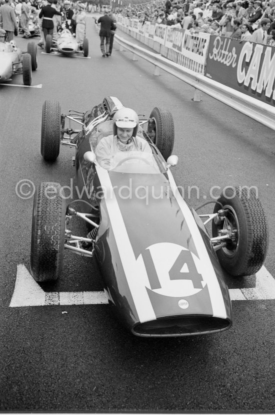 Bruce McLaren, winner of the race. (14) Cooper T60. Monaco Grand Prix 1962. - Photo by Edward Quinn