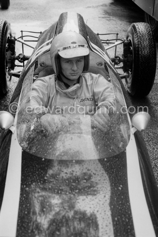 Bruce McLaren, winner of the race, (14) Cooper T60. Monaco Grand Prix 1962. - Photo by Edward Quinn