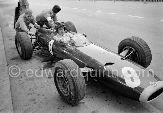 Graham Hill, (8) B.R.M. P261, winner of the race. Monaco Grand Prix 1964. - Photo by Edward Quinn