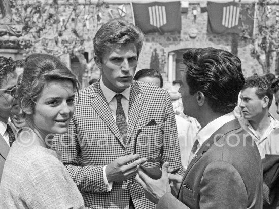 Jean-Noël Grinda, popular tennis star, his fiancée Sylvia Casablancas and Gilbert Bécaud. Cannes Film Festival 1960. - Photo by Edward Quinn