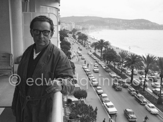 Hans Hartung at his apartment, Promenade des Anglais, Nice 1961. - Photo by Edward Quinn