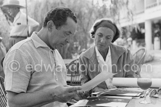 The painter Hans Hartung and his wife Anna-Eva Bergman viewingt photos Edward Quinn took of them. Vence 1961. - Photo by Edward Quinn