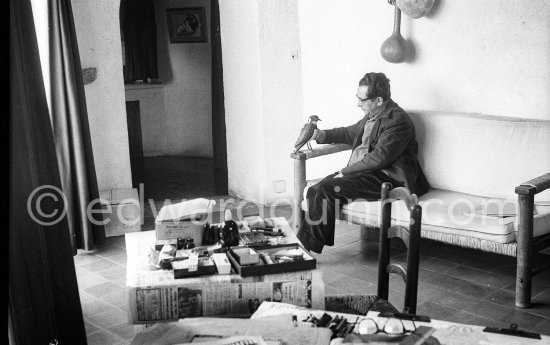 Hans Hartung with a small bird sculpture. At his house in Saint-Paul-de-Vence 1961. - Photo by Edward Quinn