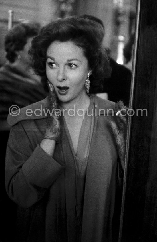 Susan Hayward in the lobby of the Carlton Hotel, Cannes 1956. - Photo by Edward Quinn