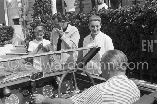 William Holden, Deborah Kerr and Holden\'s son admire the vintage car of Sir Duncan Orr Lewis. Cannes 1957. Car: Bugatti type 57C Aravis Gangloff chassis number 57736. - Photo by Edward Quinn