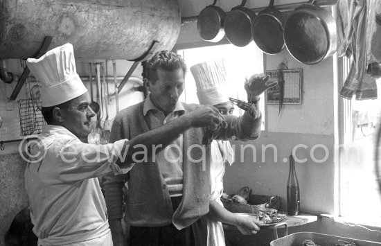 Danny Kaye in the kitchen of restaurant La Réserve, Beaulieu-sur-Mer 1955. - Photo by Edward Quinn
