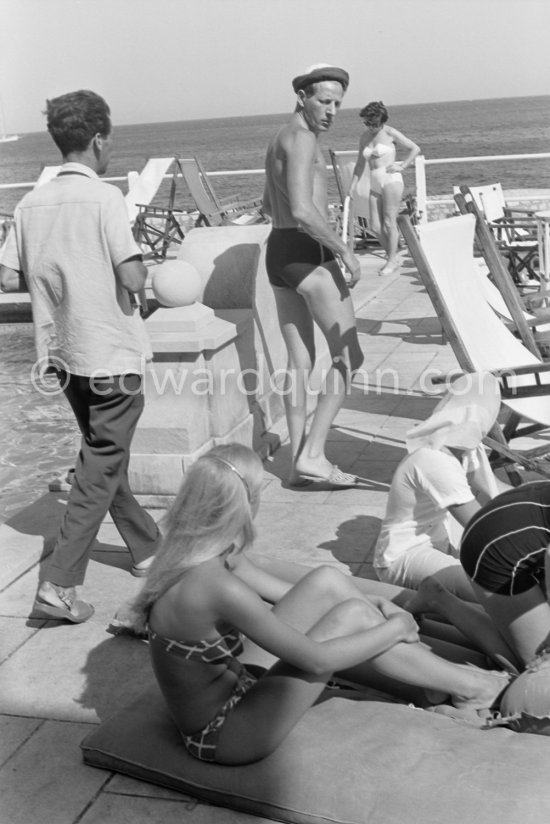 Danny Kaye holidaying at the millionaires Hotel La Réserve. Beaulieu-sur-Mer 1955. - Photo by Edward Quinn