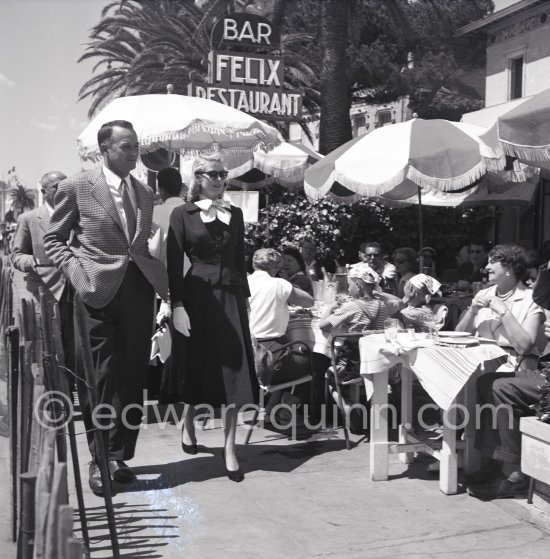 Grace Kelly and Rupert Allan at the Cannes Film Festival. Promenade on the Croisette in front of Restaurant Chez Félix. Cannes 1955. - Photo by Edward Quinn