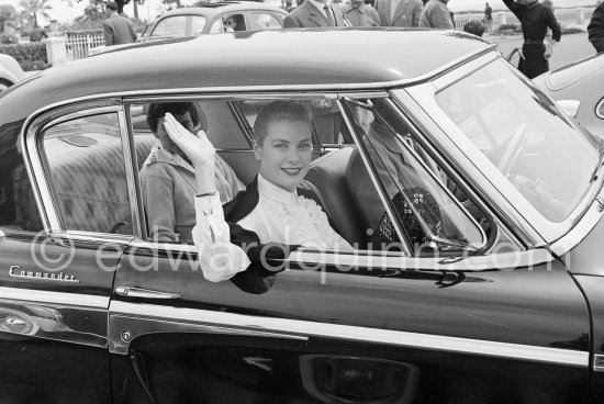 Grace Kelly, Cannes Film Festival 1955.
Car: 1955 Studebaker Commander - Photo by Edward Quinn