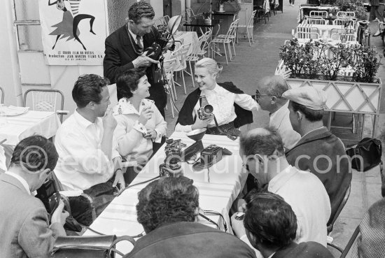 Grace Kelly with photographers. Cannes 1955. - Photo by Edward Quinn