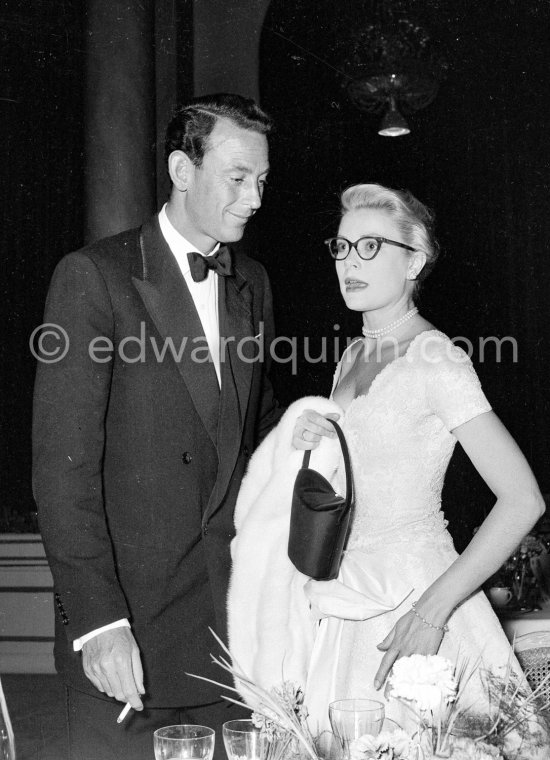 Grace Kelly and Gordon White, chairman of Hanson Industries. Cannes Film Festival gala evening. Cannes 1955. - Photo by Edward Quinn