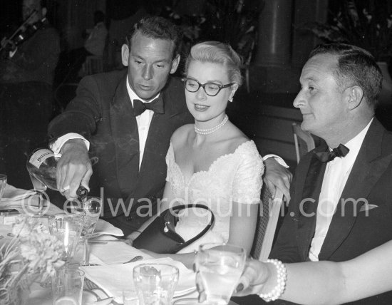 Grace Kelly, Gordon White, chairman of Hanson Industries (left) and Rupert Allan. Cannes Film Festival gala evening. Cannes 1955. - Photo by Edward Quinn