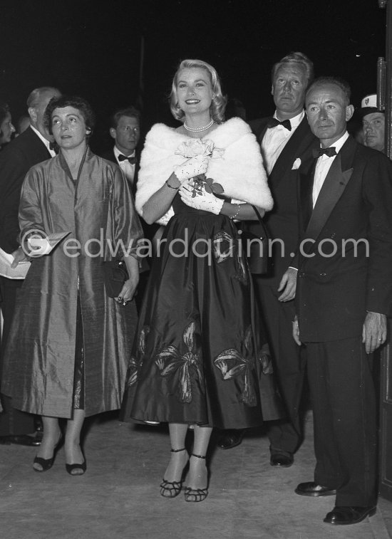 Grace Kelly, Van Johnson and Gladys de Segonzac, costume designer. Gala evening, Cannes Film Festival 1955. - Photo by Edward Quinn