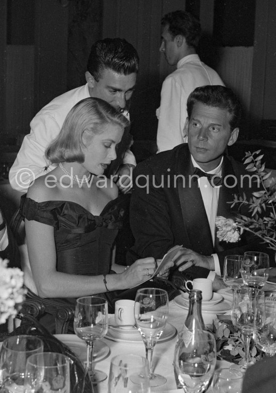 An autograph for the waiter. Grace Kelly and Jean-Pierre Aumont. They had a short affair. Cannes Film Festival 1955. Cartier Trinity ring - Photo by Edward Quinn