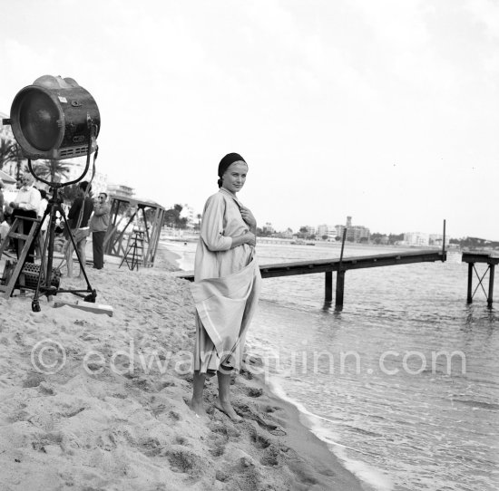 Grace Kelly on the beach in Cannes during the shooting of "To Catch a Thief". Cannes 1954. - Photo by Edward Quinn