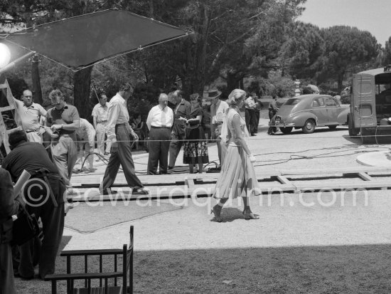 Alfred Hitchcock, Grace Kelly and Cary Grant on the film set of "To Catch a Thief". Cannes 1954. - Photo by Edward Quinn