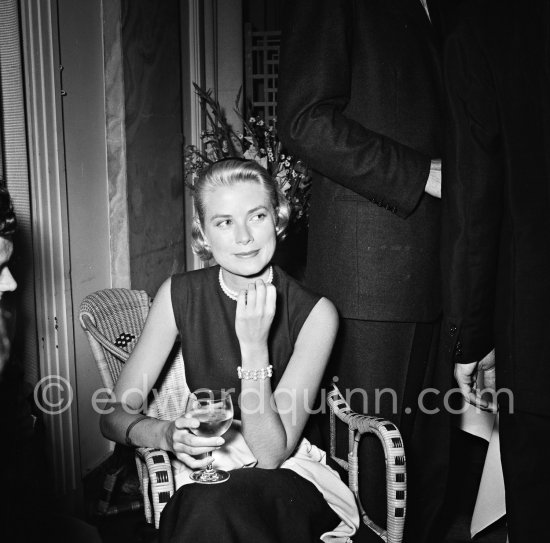 Grace Kelly during a Cocktail Party given by Alfred Hitchcock for the film "To catch a Thief". Cannes 1954. - Photo by Edward Quinn