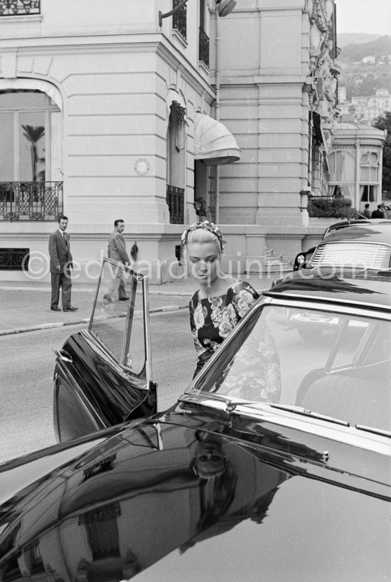 Grace Kelly (later to become Princess Grace) just before her first visit to the Royal Palace where she met Prince Rainier. Monte Carlo 1955. Car: 1955 Studebaker Commander - Photo by Edward Quinn