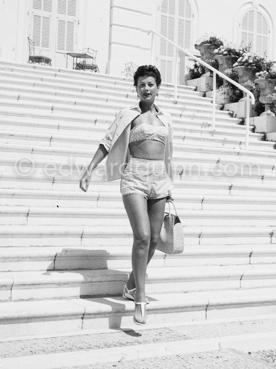 Hedy Lamarr on the steps leading down from the Hotel du Cap to Eden Roc. Antibes 1953. - Photo by Edward Quinn