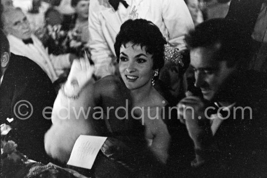 Gina Lollobrigida, centre of attraction, at the gala evening in aid of polio victims. Monte Carlo Sporting Club. Monte Carlo 1955. - Photo by Edward Quinn