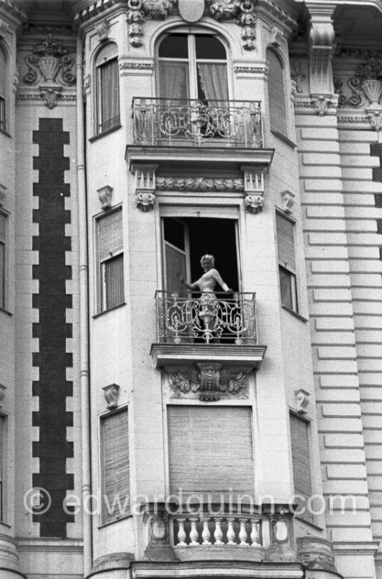 Jayne Mansfield at Carlton Hotel. Cannes 1958. - Photo by Edward Quinn