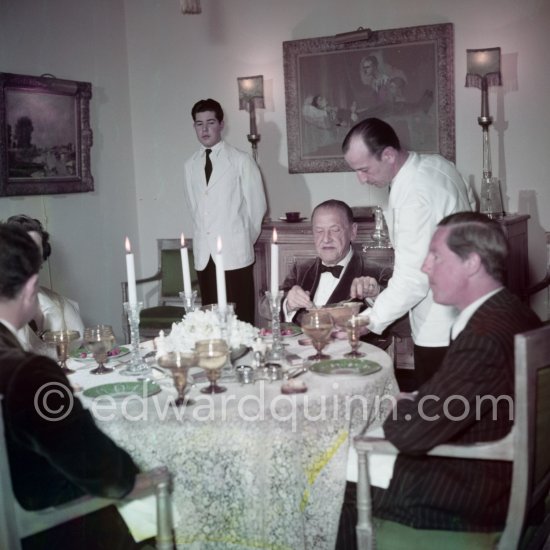 Dinner invitation at Villa Mauresque. Guests of Somerset Maugham and Alan Searle are Lady Moore and the Honorable Mr. Erskine. Saint-Jean-Cap-Ferrat 1954. - Photo by Edward Quinn