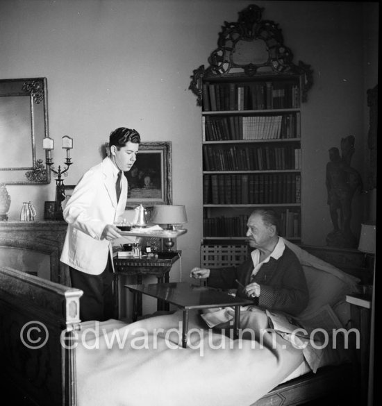 Breakfast in bed. Somerset Maugham at his Villa Mauresque. Saint-Jean-Cap-Ferrat 1954 - Photo by Edward Quinn