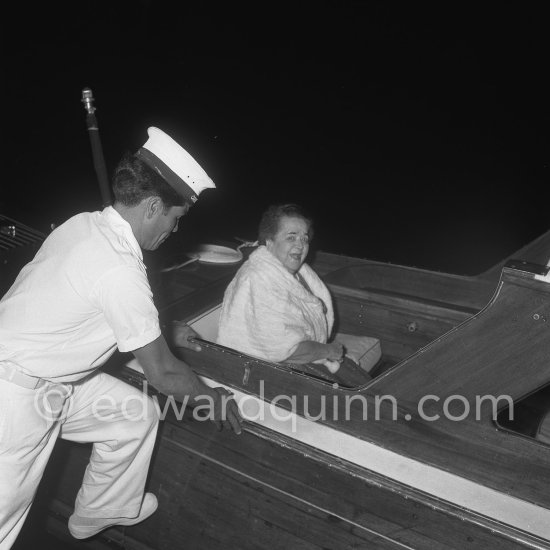 American gossip columnist Elsa Maxwell leaving Onassis\' yacht Christina. Monaco harbor 1956. - Photo by Edward Quinn