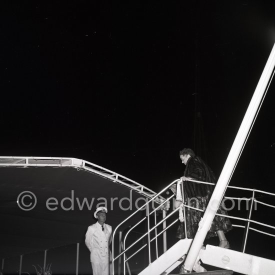 American gossip columnist Elsa Maxwell getting on board Onassis\' yacht Christina. Monaco harbor 1954. - Photo by Edward Quinn