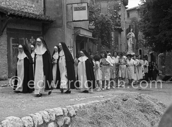 Procession. Monaco 1951 - Photo by Edward Quinn