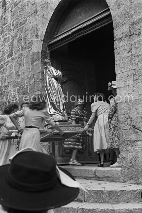 Procession. Monaco 1951 - Photo by Edward Quinn